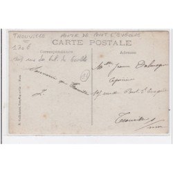 TROUVILLE : carte photo d'une rue avec commerce - route de Pont l'Evêque - très bon état