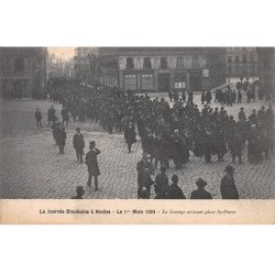 La Journée Diocésaine à NANTES - Le 1 Mars 1925 - Le Cortège arrivant Place Saint Pierre - très bon état