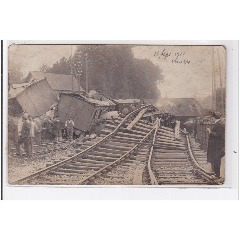 BERNAY : carte photo du déraillement du chemin fer en septembre 1911 - bon état (traces)