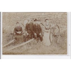 Lot de 2 cartes photo (intérieur de ferme) a localiser - très bon état