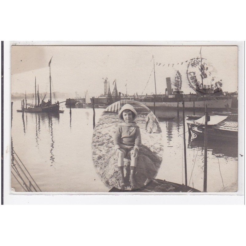 ROYAN : petite fille assise à la plage et une vue du quai, montage - très bon état