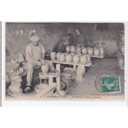 VERNEUIL : intérieur d'une poterie - très bon état