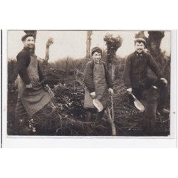 NEUVILLE : nord sarthe, paiysans coupants du bois - très bon état