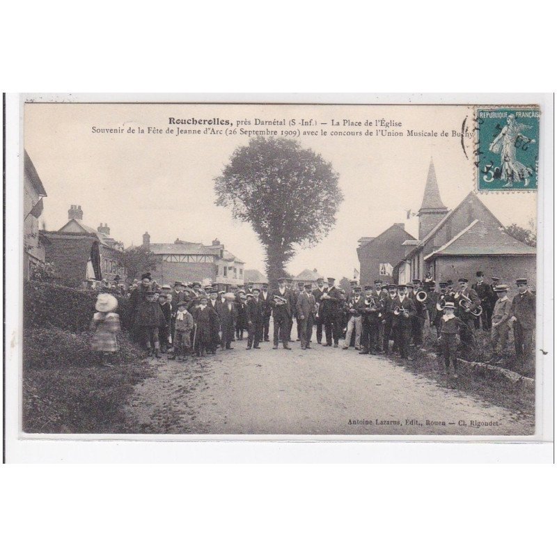 ROUCHEROLLES : la place de l'église souvenir de la fete de jeanne d'arc - très bon état