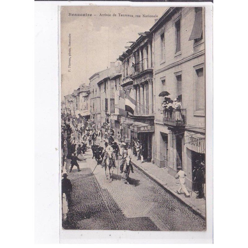BEAUCAIRE: arrivée de taureaux rue nationale - état