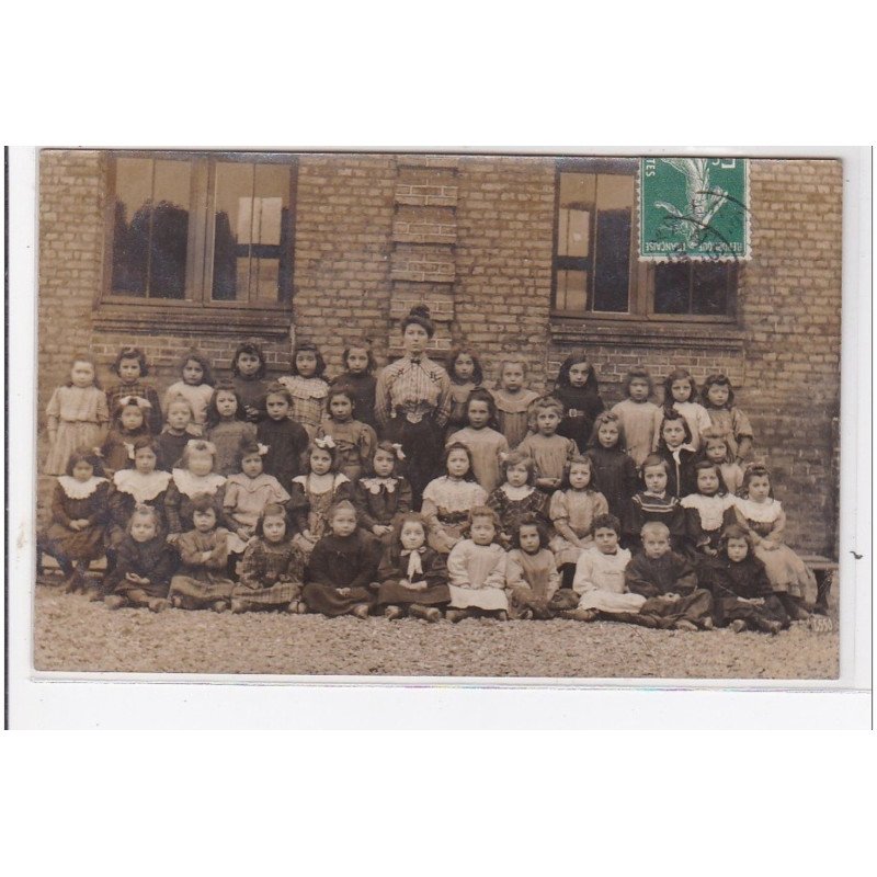 DOULLENS : école - très bon état