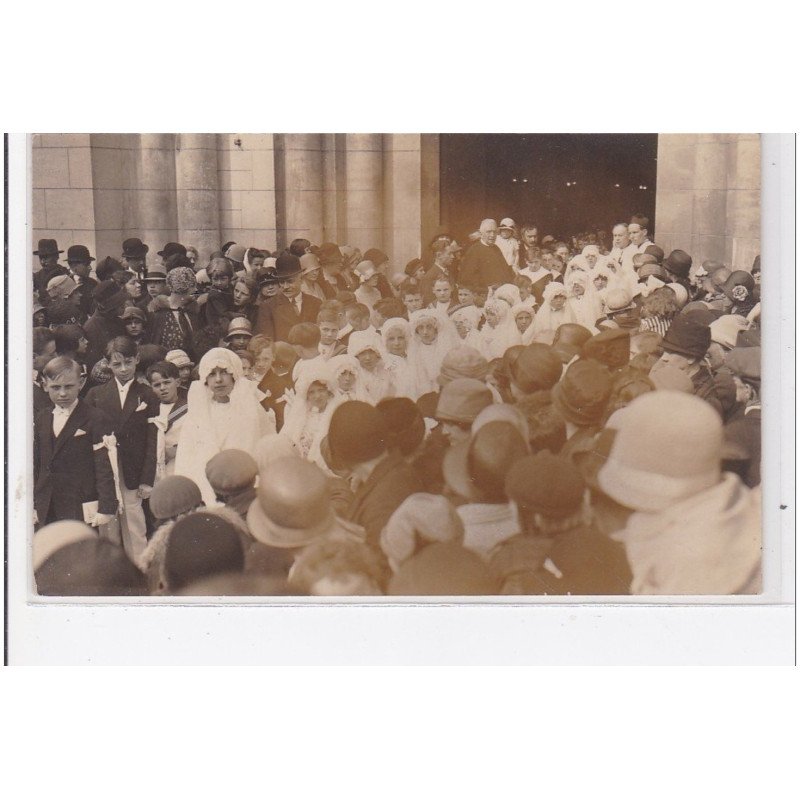 LEVALLOIS : souvenir de première communion - très bon état