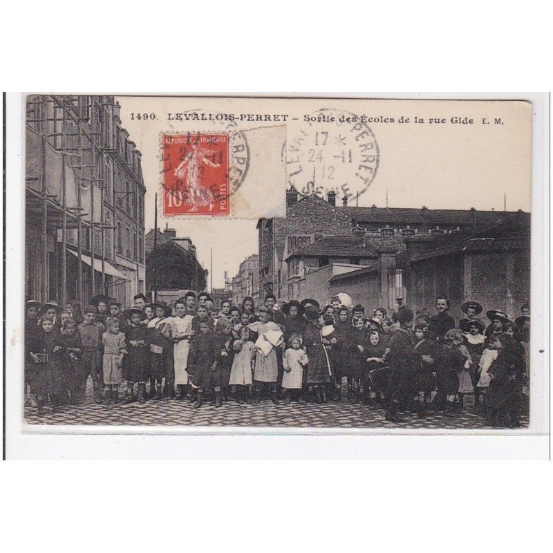 LEVALLOIS-PERRET : sortie des écoles de la rue gide - très bon état