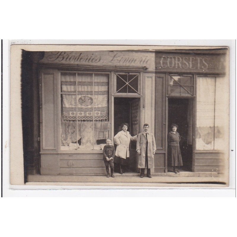 PARIS : broderies lingerie corsets - très bon état