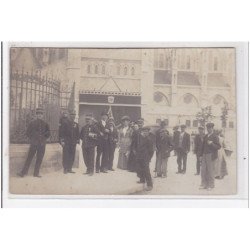 PARIS : groupe de personnes - très bon état