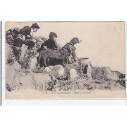 LES PYRENEES : chasseurs d'izards (chasse) - bon état (un coin plié)