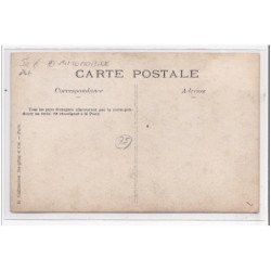 PARIS : carte photo d'une automobile conduite par une femme - bon état (un petit pli d'angle)