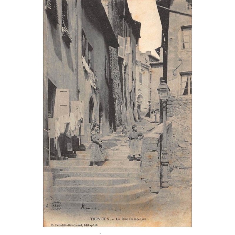 TREVOUX : la rue casse-cou - tres bon etat