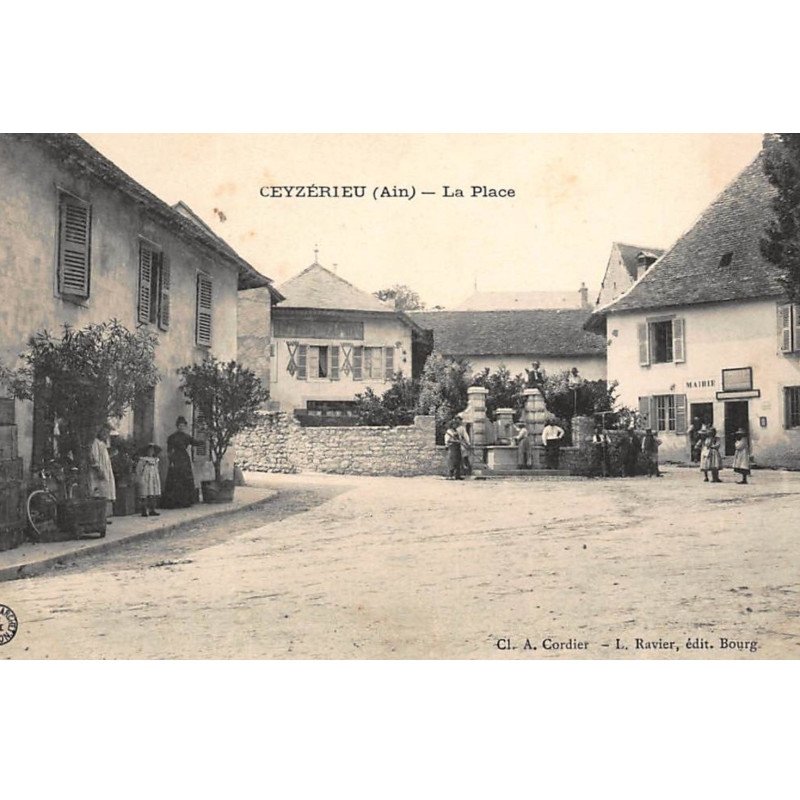 CEYZERIEU : la place - tres bon etat