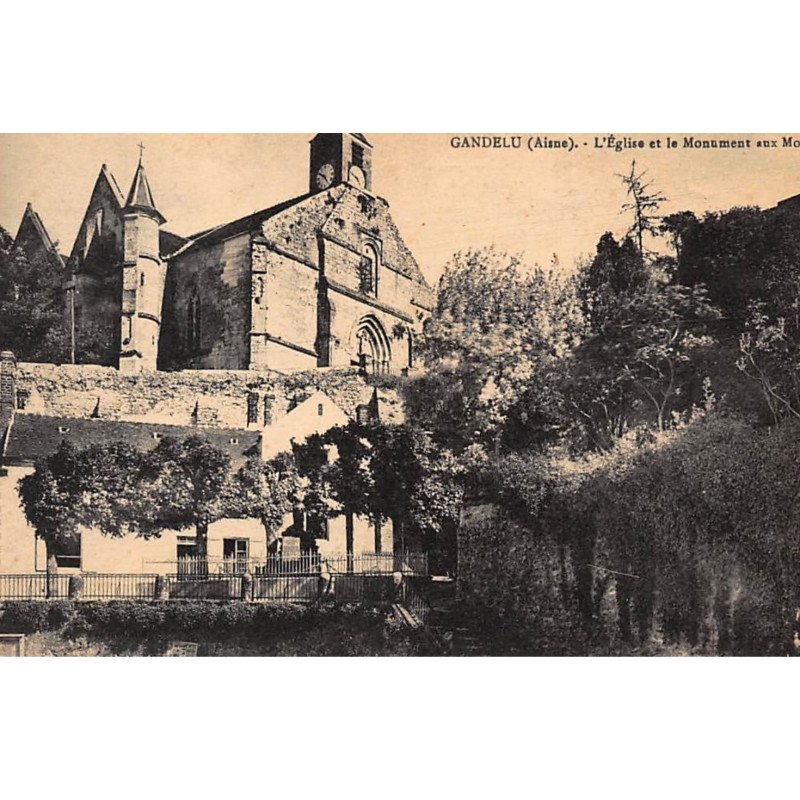 GANDELU : l'eglise et le monument aux morts - tres bon etat