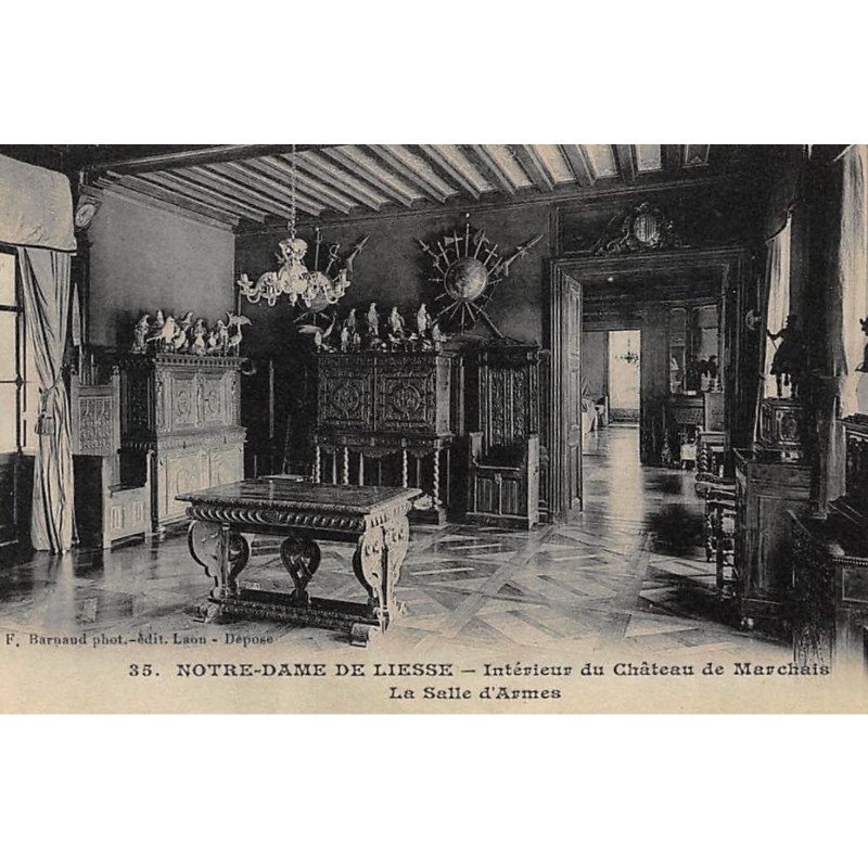 NOTRE-DAME-de-LIESSE : interieur du chateau de marchais la salle d'armes - tres bon etat