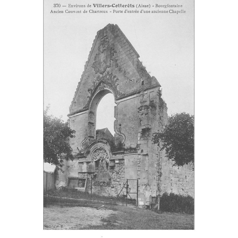 BOURGFONTAINE : ancien couvent de chartreux porte d'entrée d'une ancienne chapelle - tres bon etat