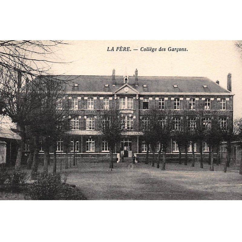 LA FERE : college des garcons - tres bon etat