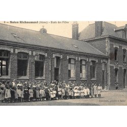 SAINS-RICHAUMONT : ecole des filles - tres bon etat
