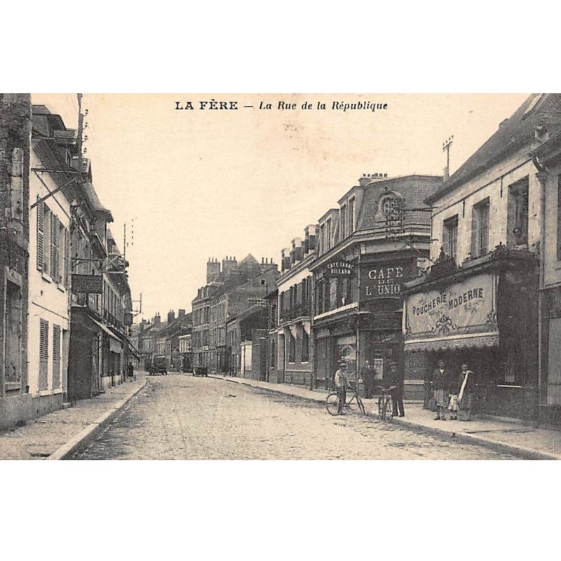 LA FERE : la rue de la republique - tres bon etat