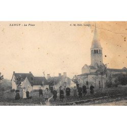LANGY : la place - etat