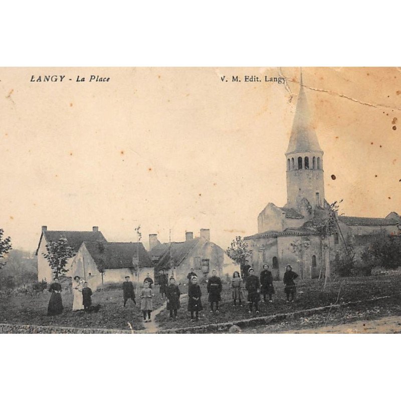 LANGY : la place - etat