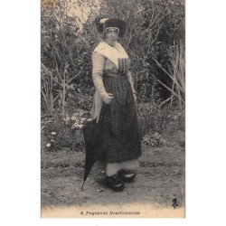 ALLIER : paysanne bourbonnaise - tres bon etat