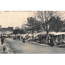 MOULINS : place de la liberté (un jour de marché) - etat