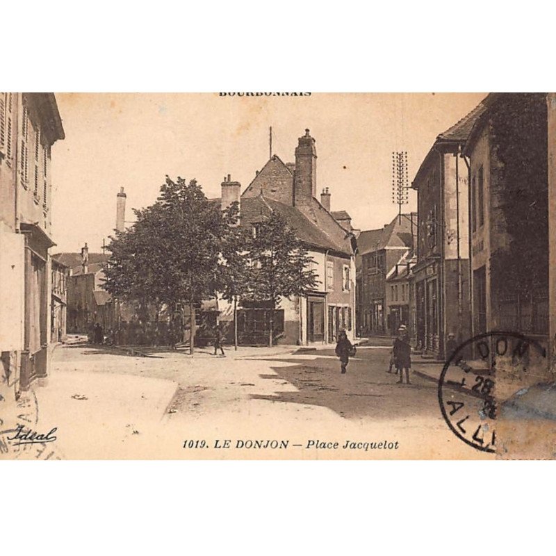 LE DONJON : place jacquelot - etat