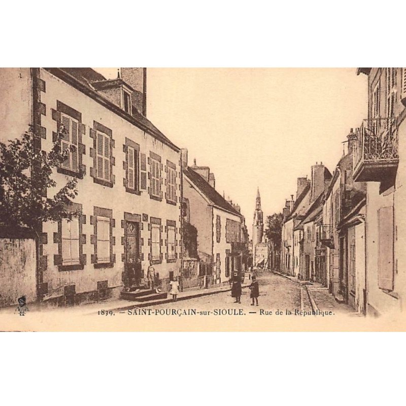 SAINT-POURCAIN-sur-SIOULE : rue de la republique - tres bon etat