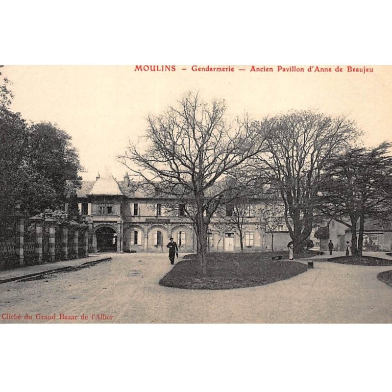 MOULINS : gendarmerie, ancien pavillon d'anne de beaujeu - tres bon etat