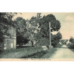 LANGY : mairie et entrée du bourg - etat