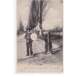 RETJONS : un montreur d'ours sur la route nationale (un hôte de passage) - très bon état