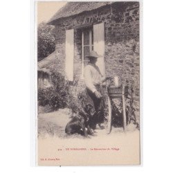 EN NORMANDIE : le rémouleur du village (Ermice éditeur à VIRE) - très bon état