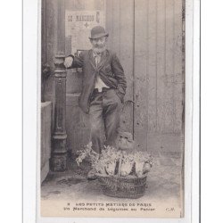 LES PETITS METIERS DE PARIS : un marchand de légumes au panier (éditeur MALCUIT) - bon état