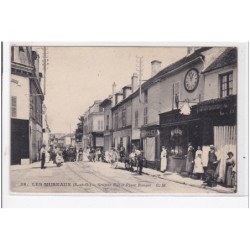 LES MUREAUX : grande rue et place rouget, montreur d'ours - tres bon etat