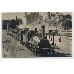LOCHES - AMBOISE : train en gare, 1960 - tres bon etat
