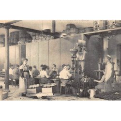 PONTARLIER : interieur d'une distillerie d'absinthe - etat