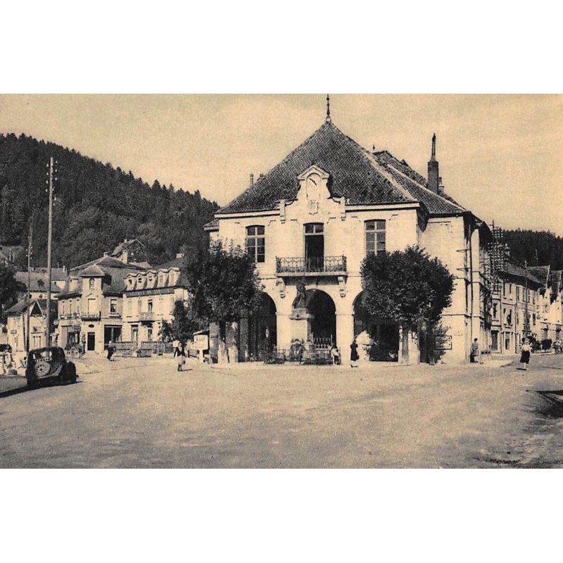 MAICHE : l'hotel de ville et le monument aux morts - tres bon etat