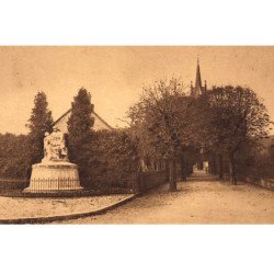 VALENTIGNEY : monument aux morts - tres bon etat