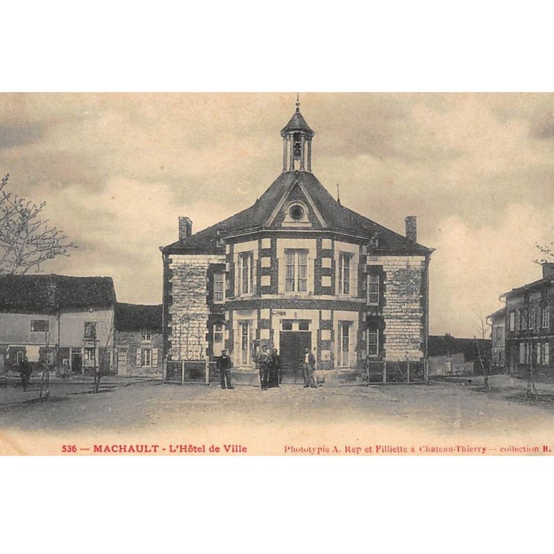 MACHAULT : l'hotel de ville - tres bon etat