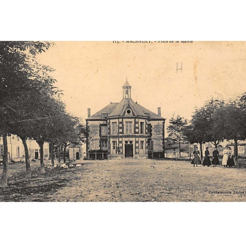 MACHAULT : place de la mairie - etat