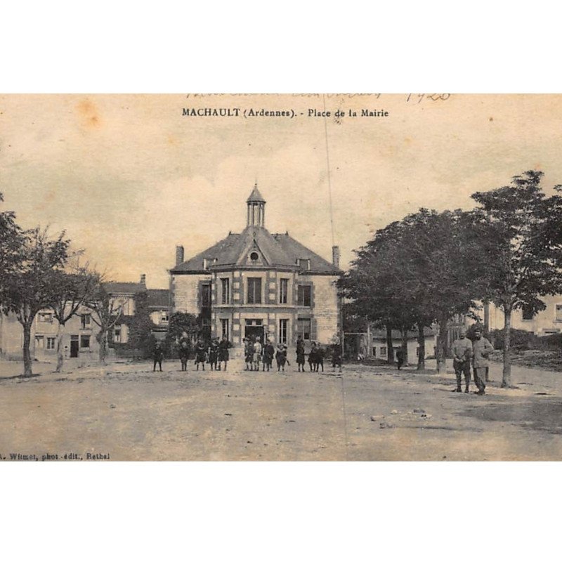 MACHAULT : place de la mairie - etat