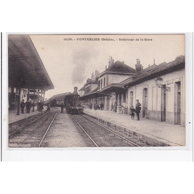 PONTARLIER : intérieur de la gare - très bon état