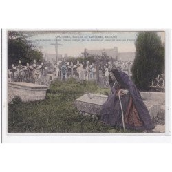 FINISTERE : au cimetiere vieille femme chargée par la famille de converser avec un parent mort - etat (defaut au recto)