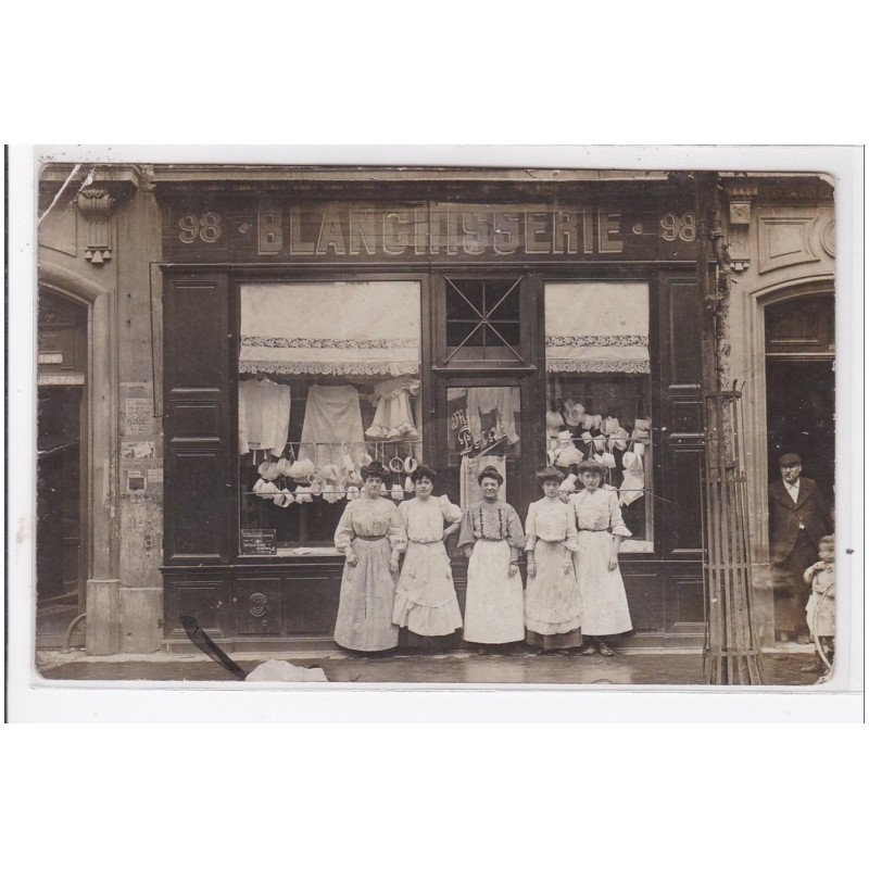 PARIS : blanchisserie, femmes - etat
