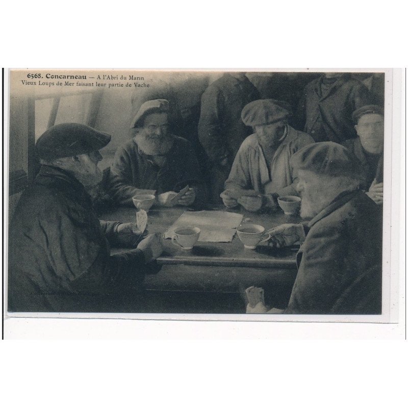 CONCARNEAU : a l'abri du marin vieux loups de mer faisant leur partie de vache - tres bon etat