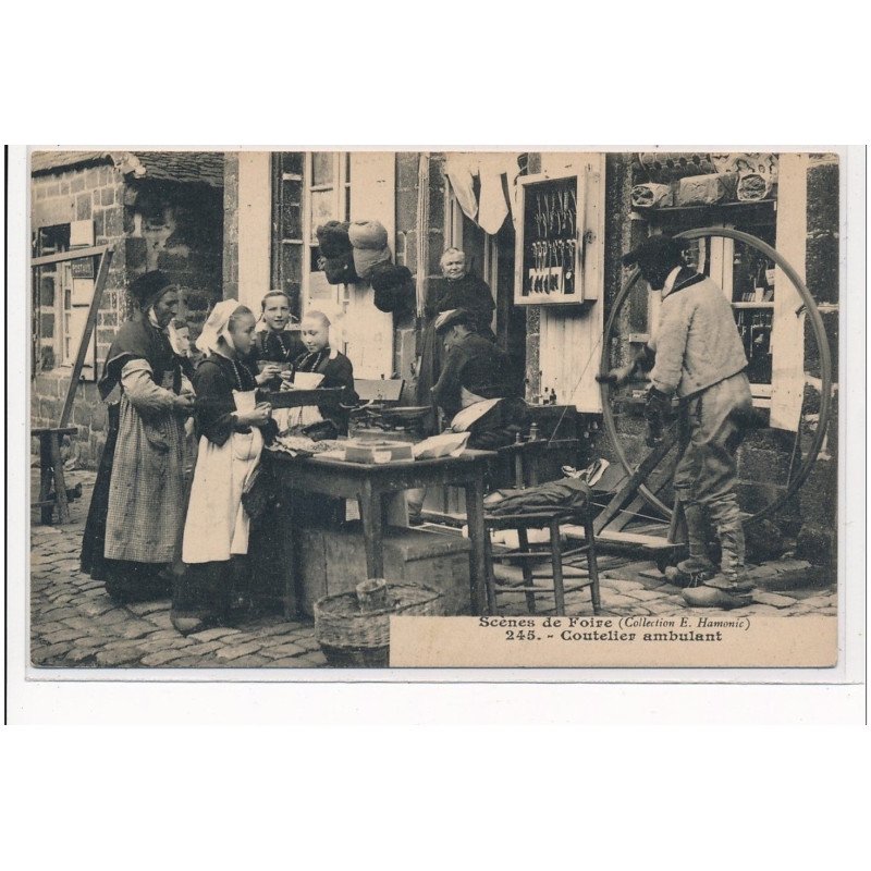 FINISTERE : remouleur, personnages - tres bon etat