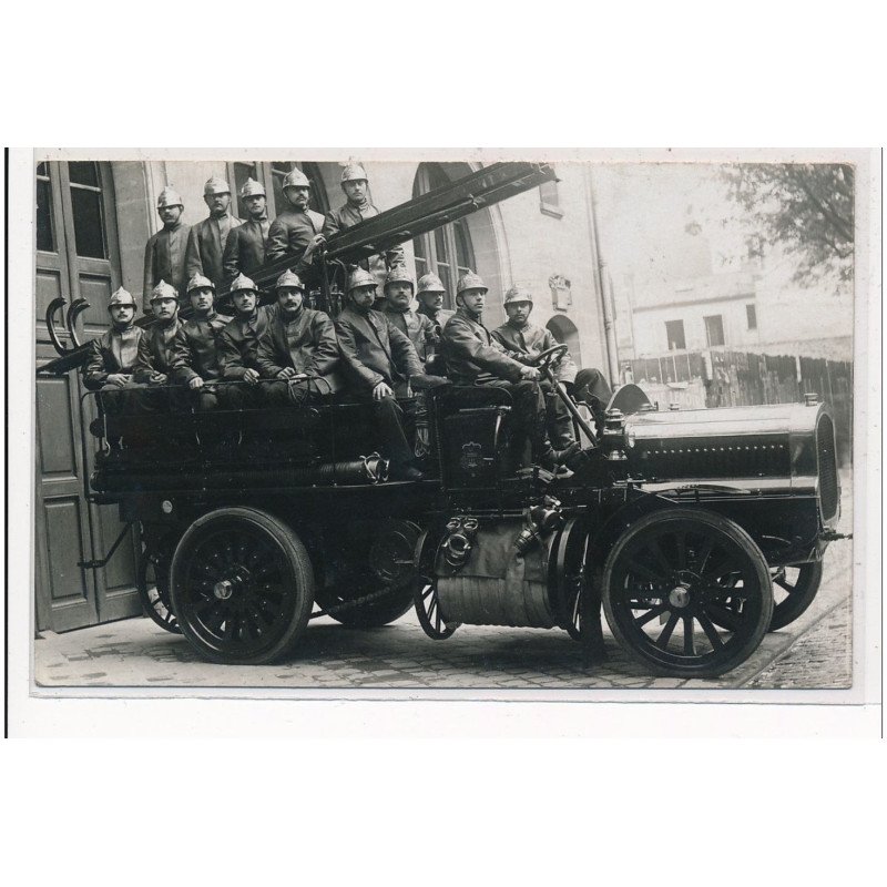 PARI : pompiers et le camion - tres bon etat