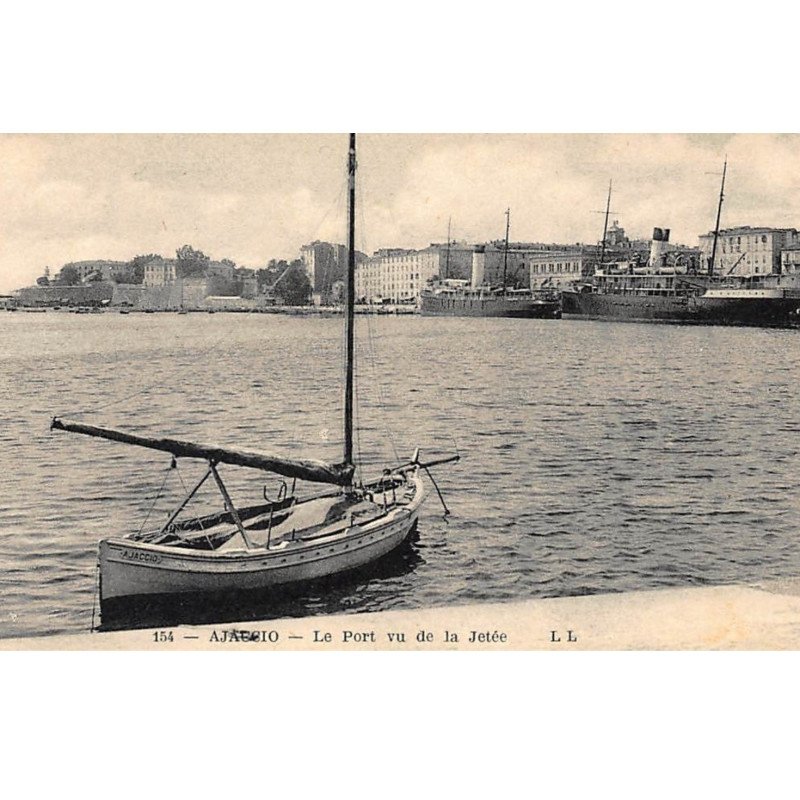 AJACCIO : le port vu de la jetée - tres bon etat